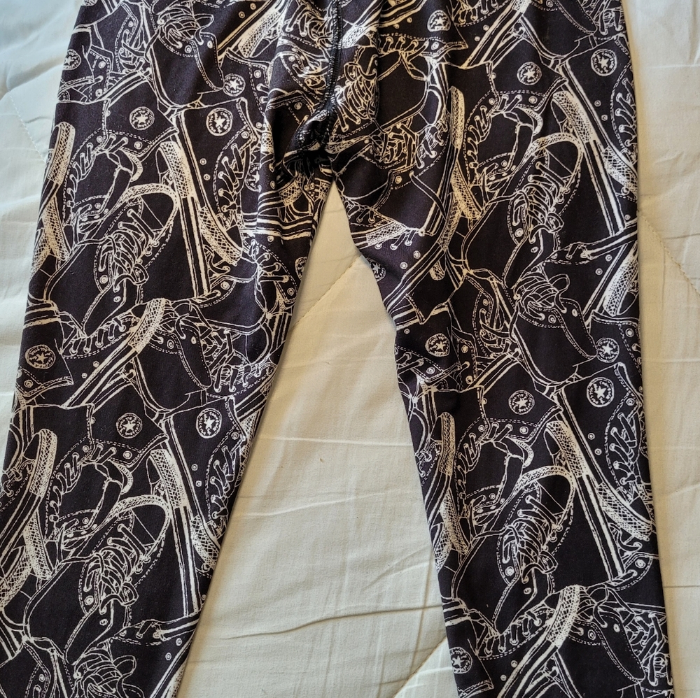 🖤Converse Capri Leggings- Blk/Wht Chuck Taylor pattern, Hot pink Logo💗 *Large* - Picture 5 of 15